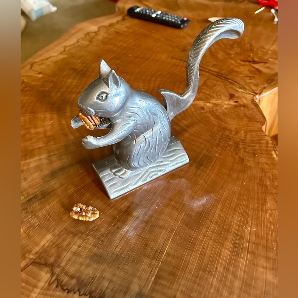 Squirrel Nut cracker - Picture 3 of 14